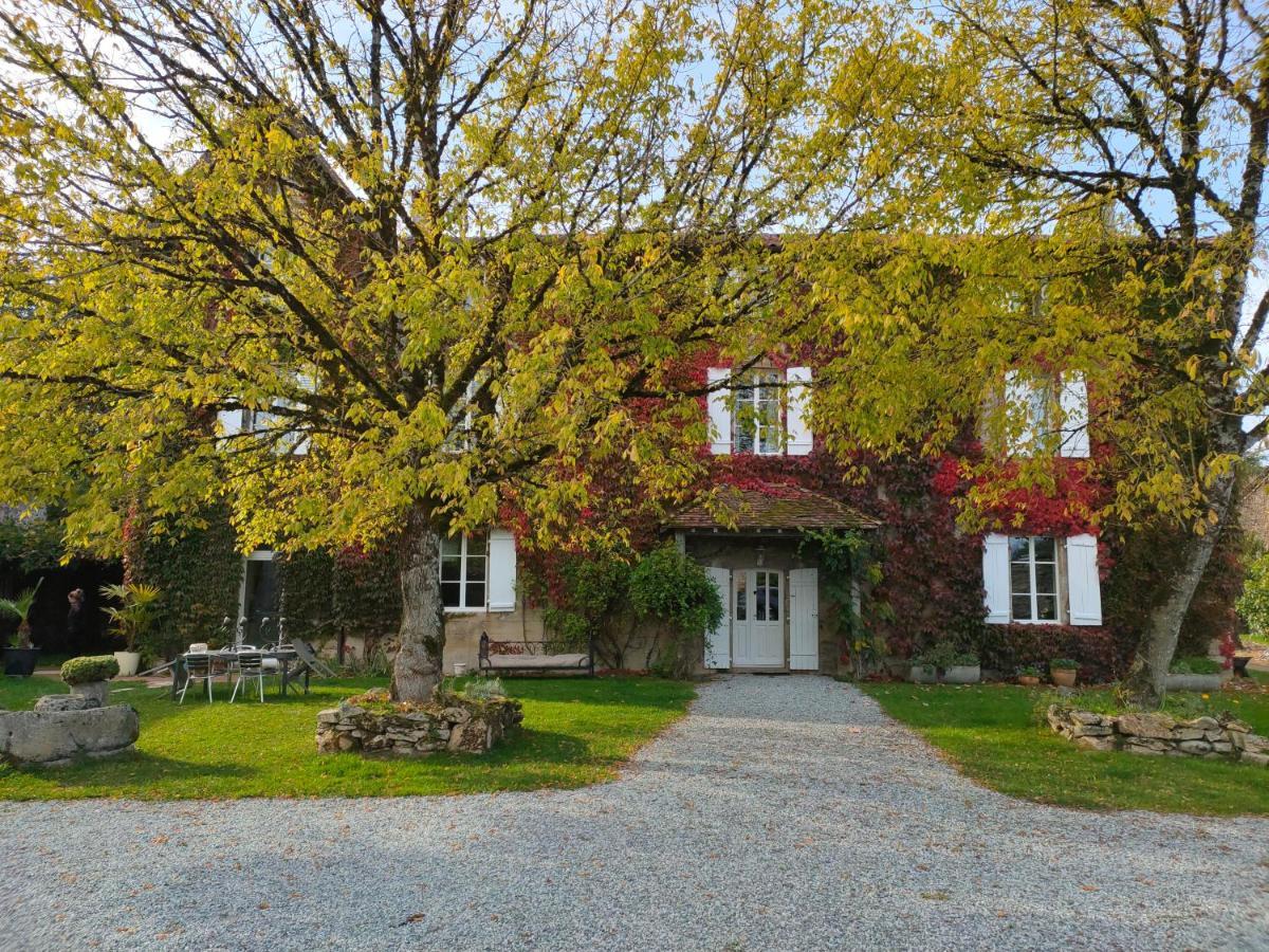 Domaine De Panissac Bed & Breakfast Berneuil  Екстериор снимка